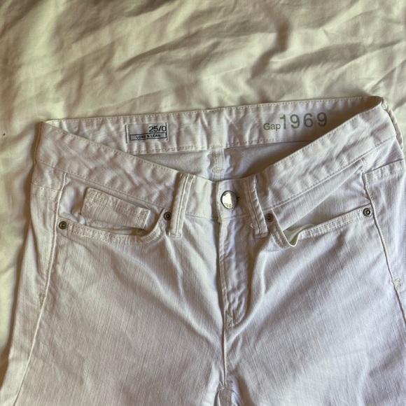 White Gap Jeans in size 0/25 - Picture 3 of 4